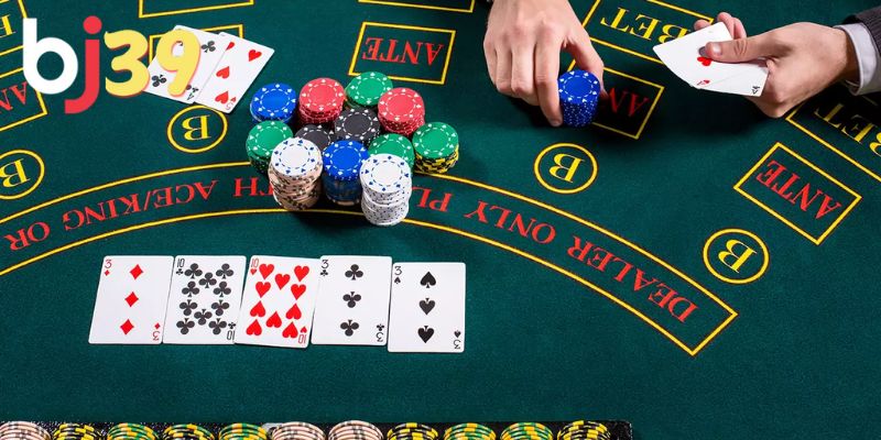 Cách chơi Poker chi tiết cho người mới