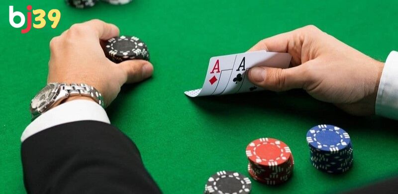Chơi xì dách online cần biết nên dừng lại hay nhân đôi đúng lúc