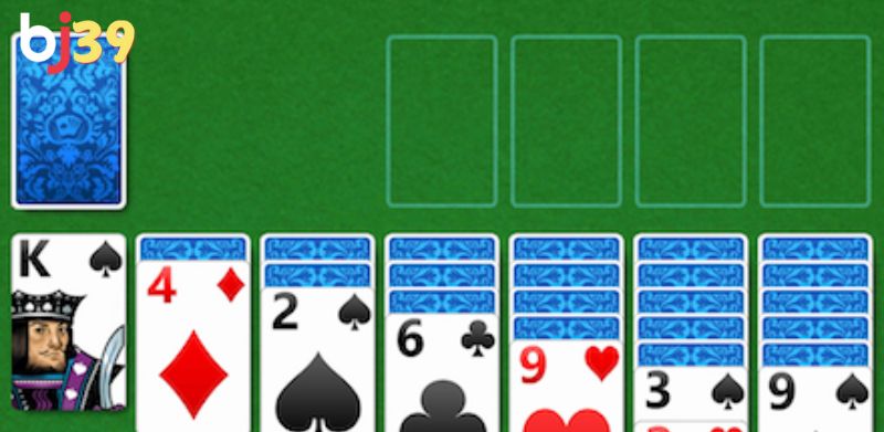 Game bài Solitaire sử dụng bộ bài tây gồm 52 lá